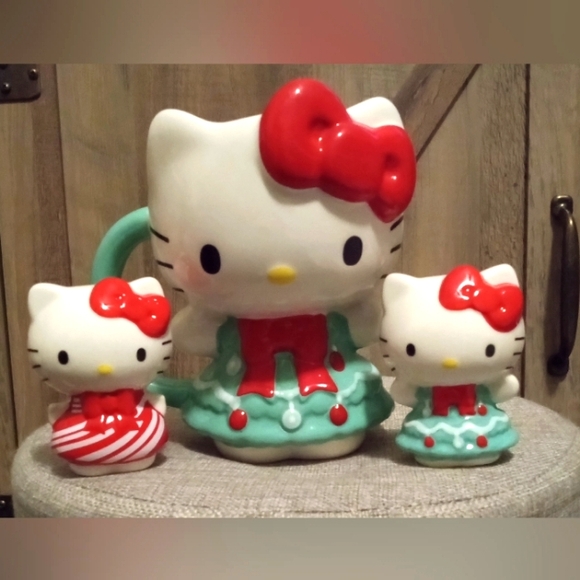 Hello Kitty Other - Hello Kitty Christmas 🎄 Mug and Shaker Set
